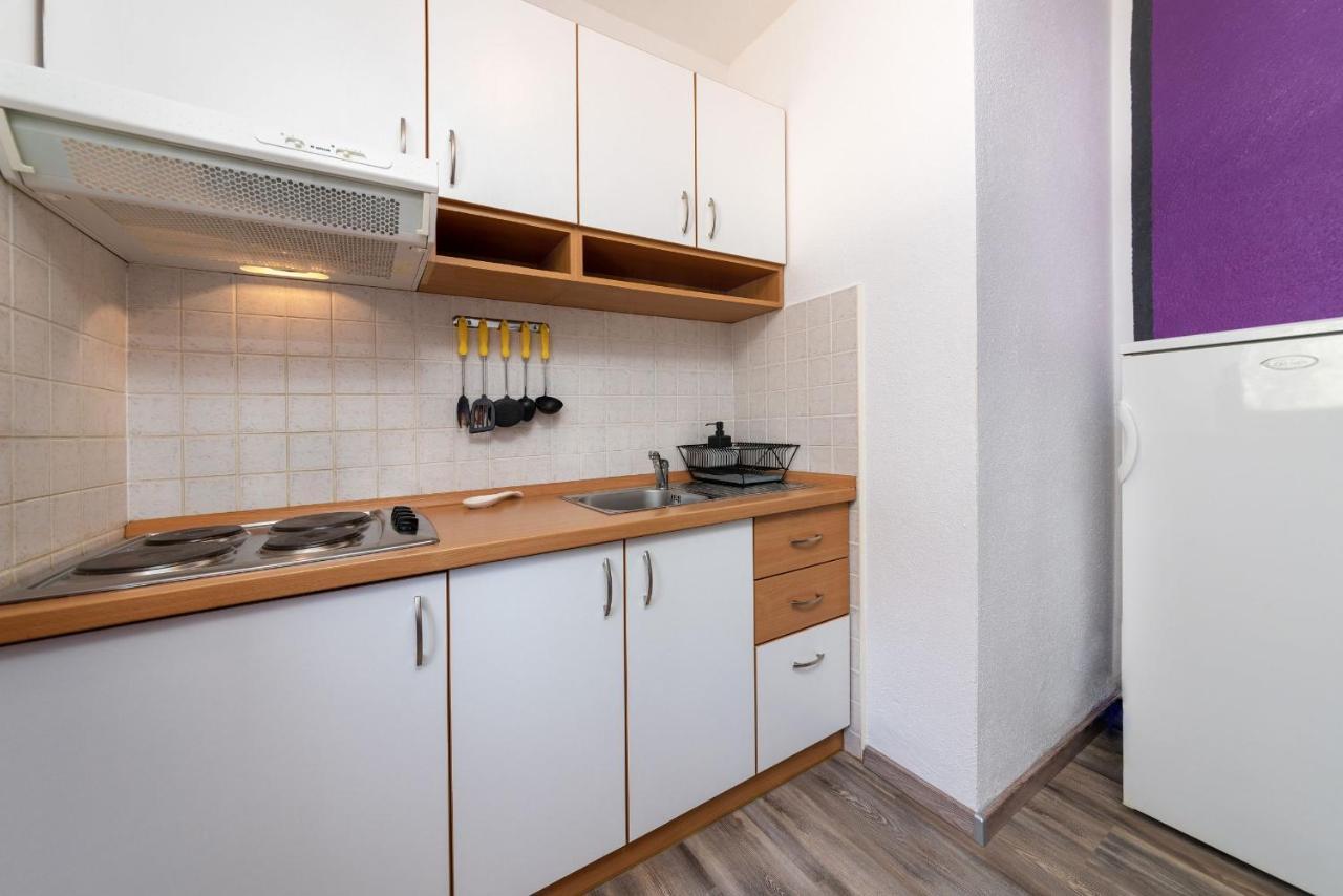 Apartments Miri เวอร์ซาร์ ภายนอก รูปภาพ