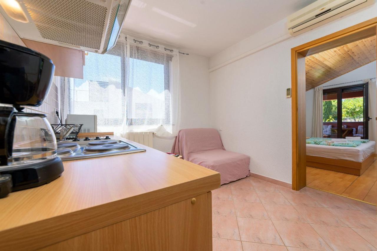 Apartments Miri เวอร์ซาร์ ภายนอก รูปภาพ