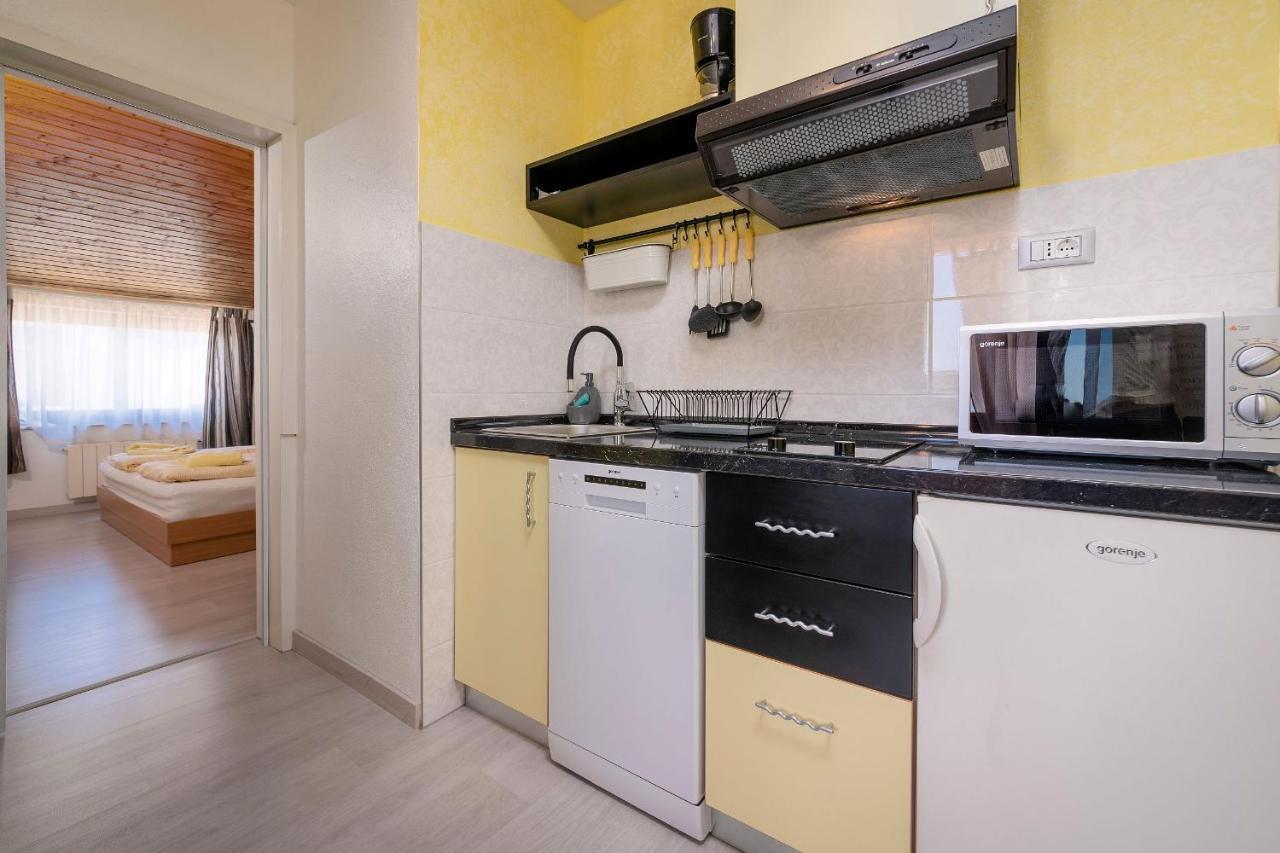 Apartments Miri เวอร์ซาร์ ภายนอก รูปภาพ