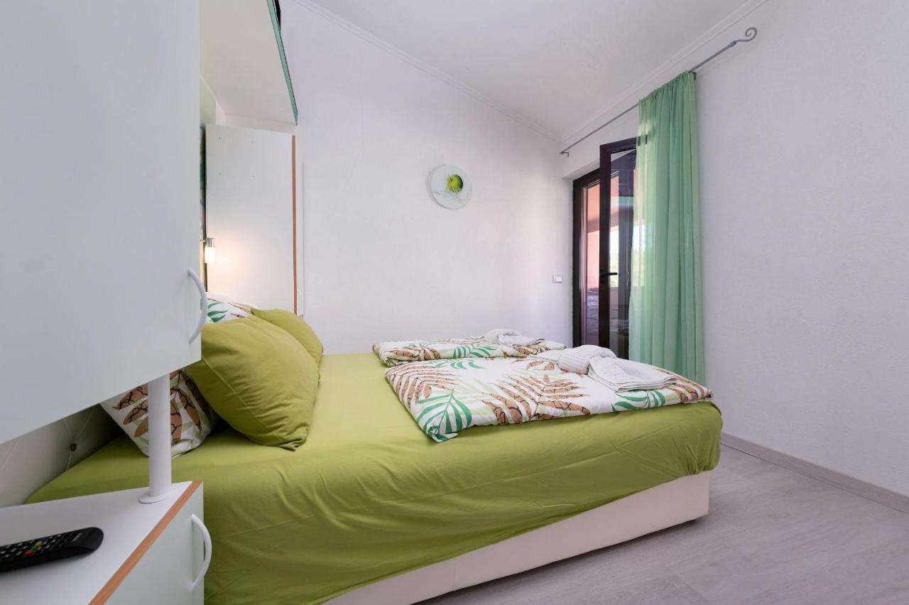 Apartments Miri เวอร์ซาร์ ภายนอก รูปภาพ