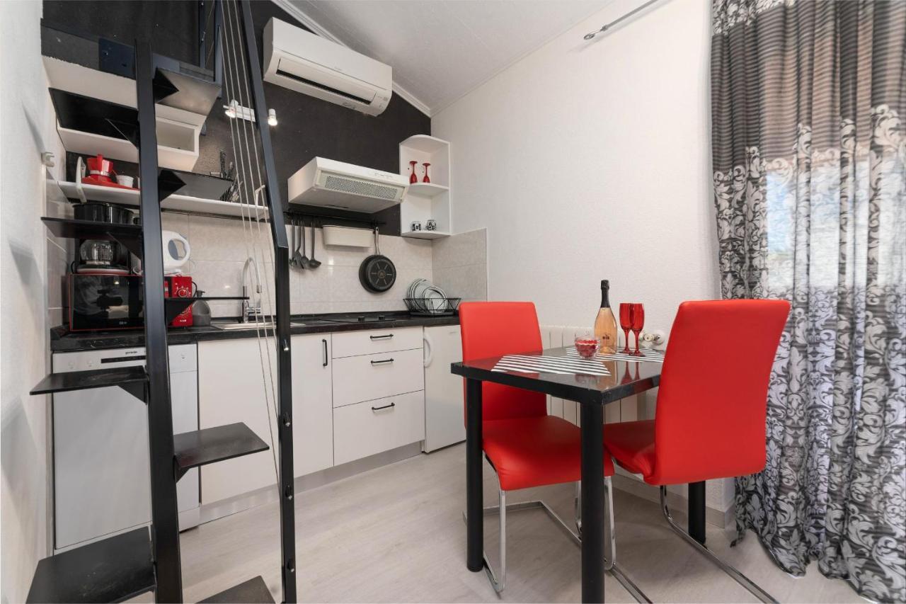 Apartments Miri เวอร์ซาร์ ภายนอก รูปภาพ