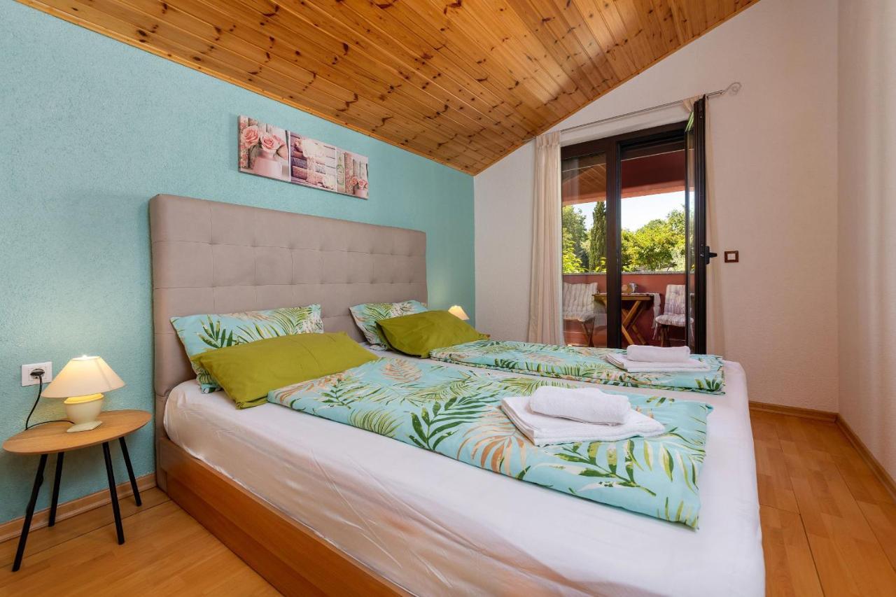 Apartments Miri เวอร์ซาร์ ภายนอก รูปภาพ
