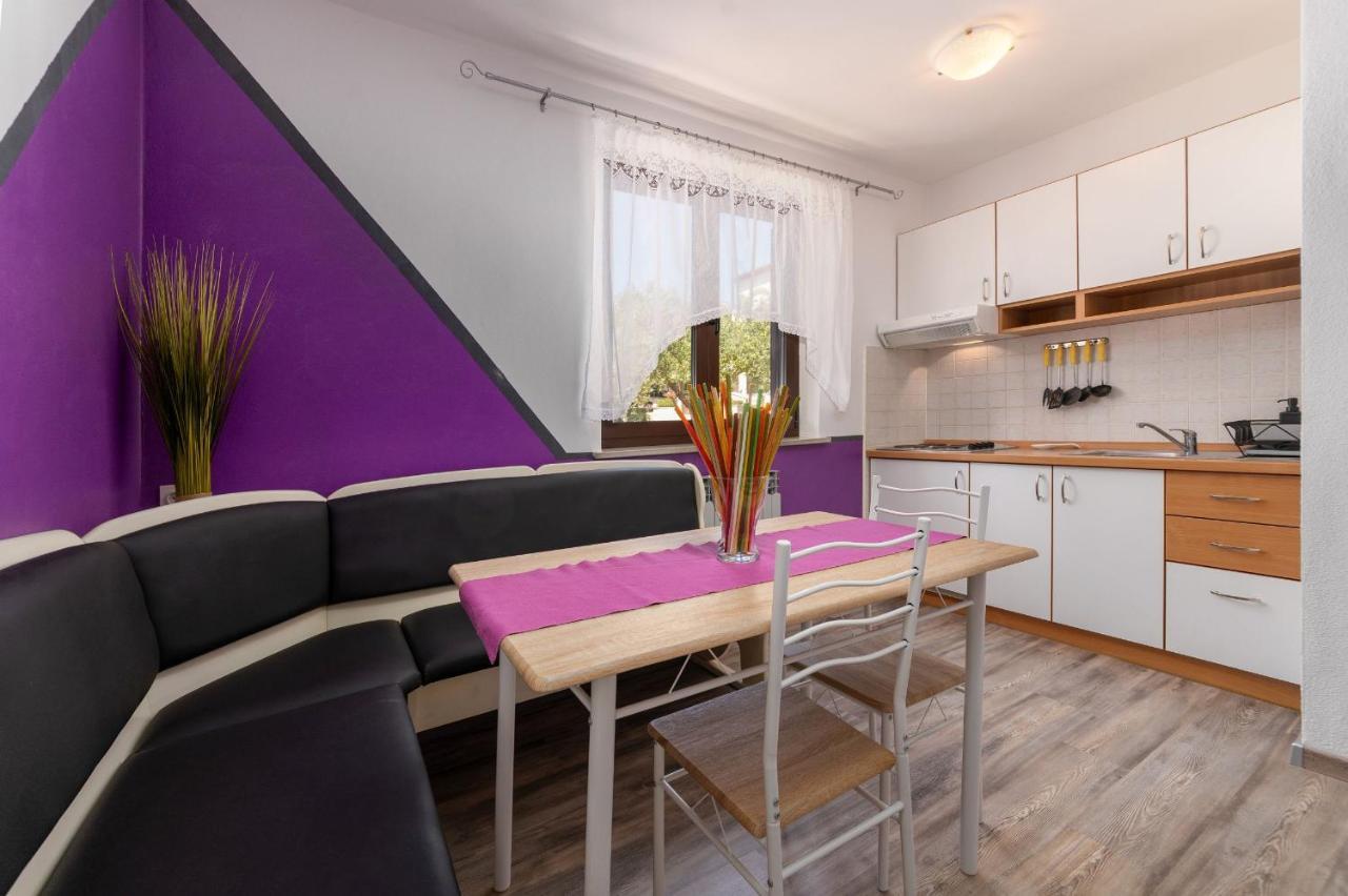 Apartments Miri เวอร์ซาร์ ภายนอก รูปภาพ