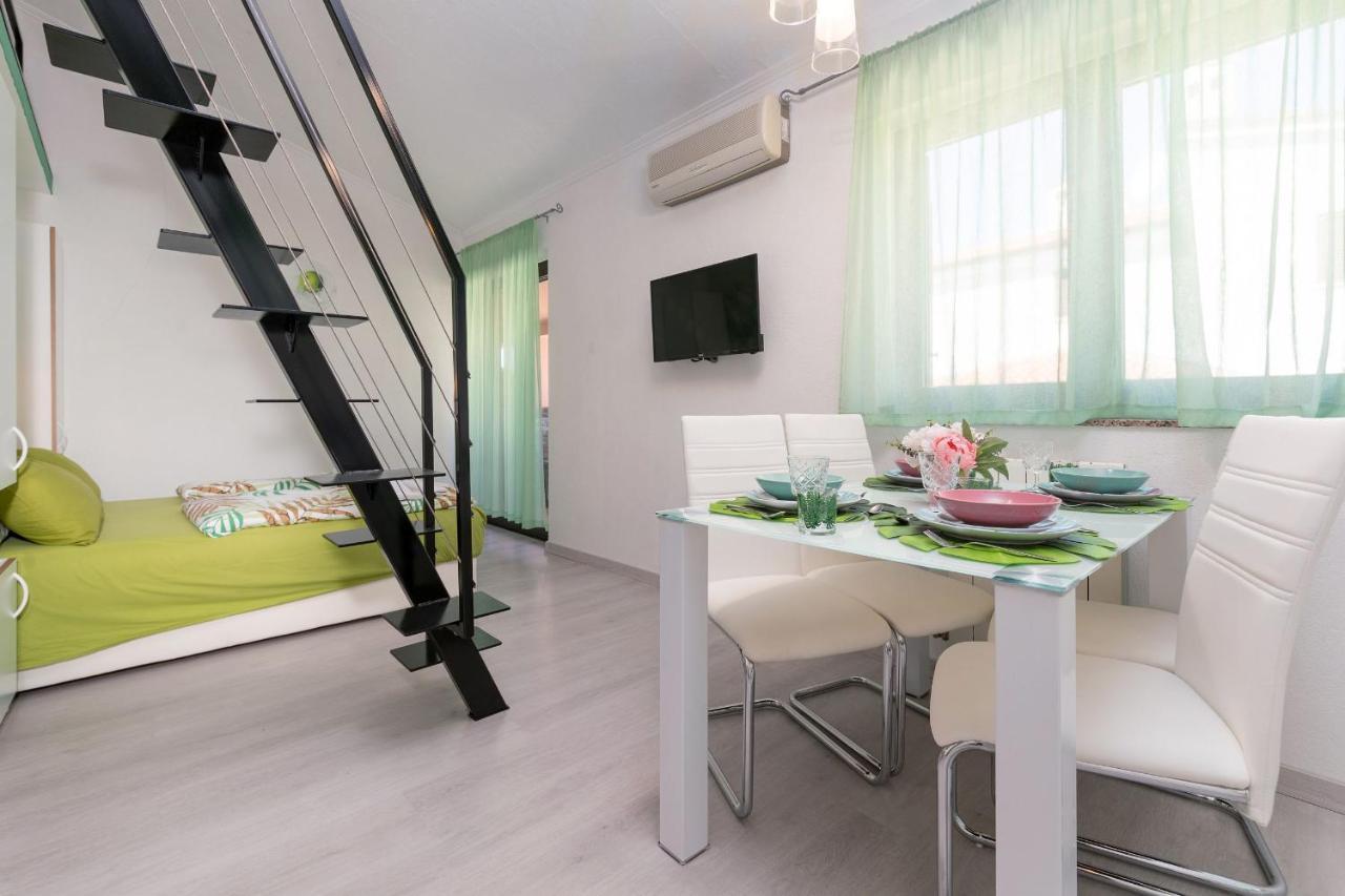 Apartments Miri เวอร์ซาร์ ภายนอก รูปภาพ